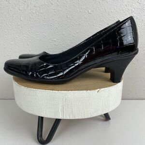 Bellini Black Faux Leather Heels Size 6M EUC